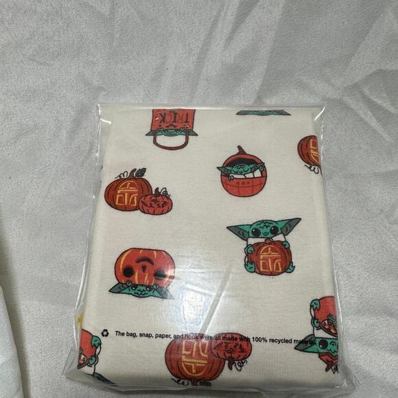 BabyGap | Star Wars™ Grogu Halloween 100%‎ Organic Cotton PJ Set - Picture 2 of 3